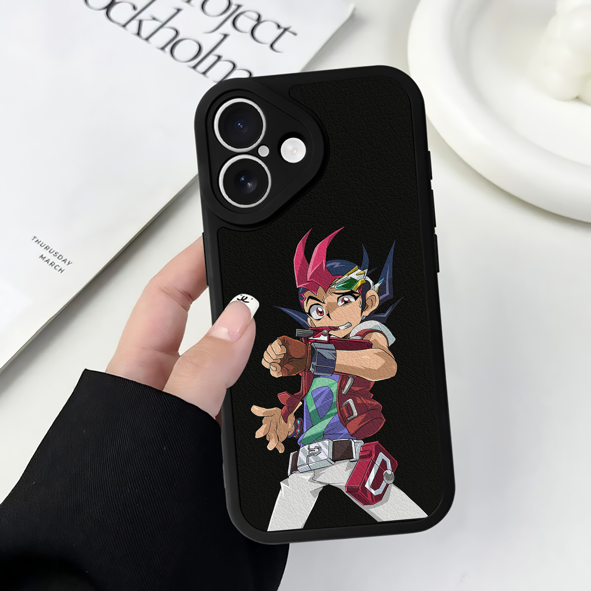 遊☆戯☆王 Yu-Gi-Oh! 【iPhone 16シリーズ対応】シリコンスマホケース（レザー調） 材質：シリコン